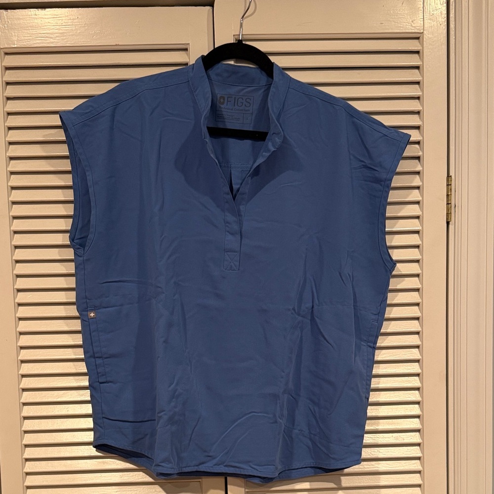 Figs Scrub top